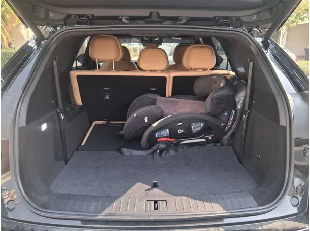 Car image 19