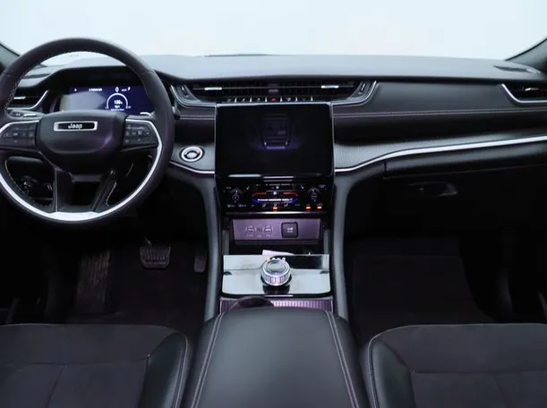 Car image 14
