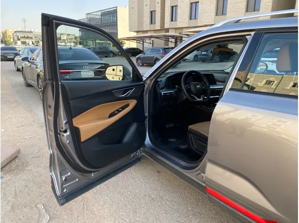 Car image 10