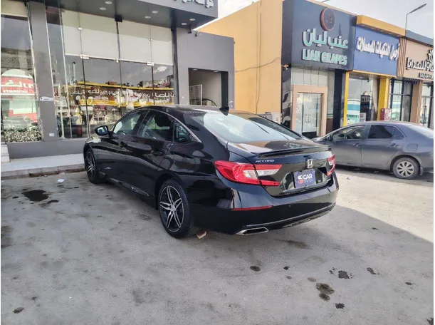 Car image 7