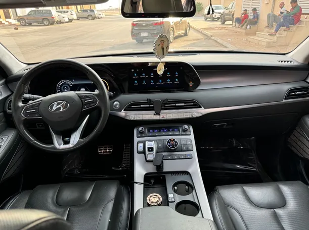 Car image 17