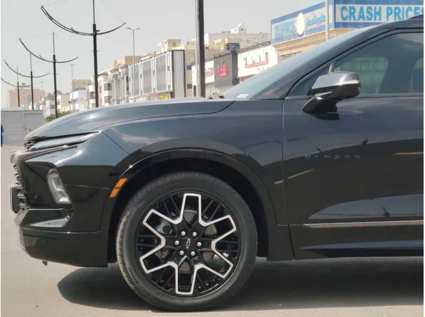 Car image 9