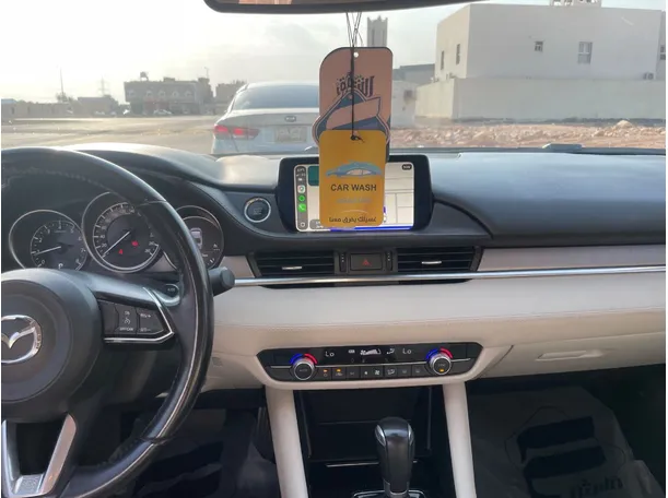 Car image 19