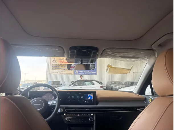 Car image 16