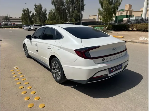 Car image 7