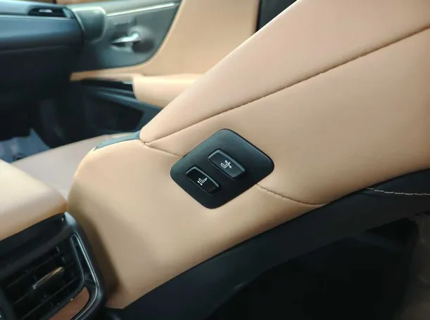 Car image 39