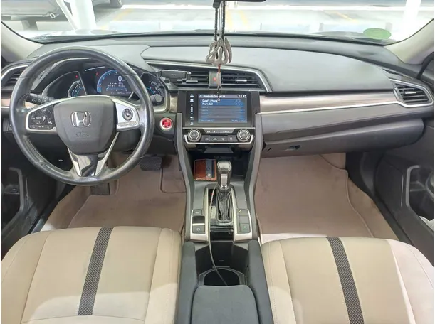Car image 16