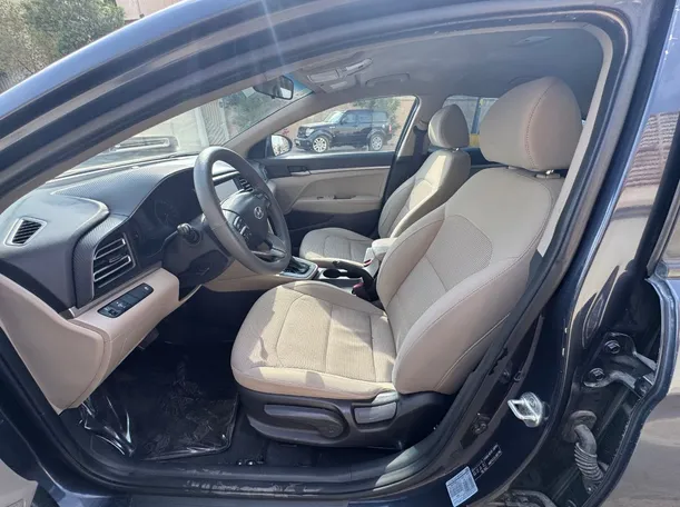 Car image 12