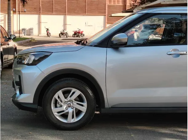 Car image 9