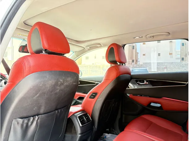 Car image 17