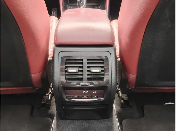 Car image 32