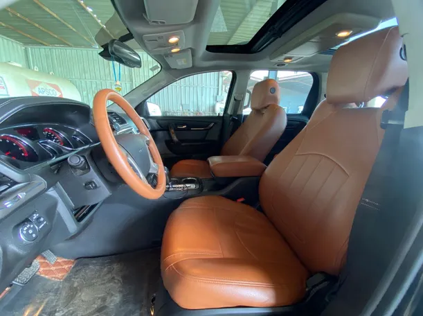 Car image 12