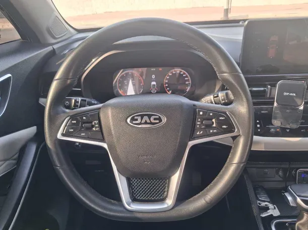 Car image 17