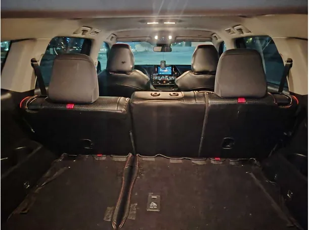 Car image 35