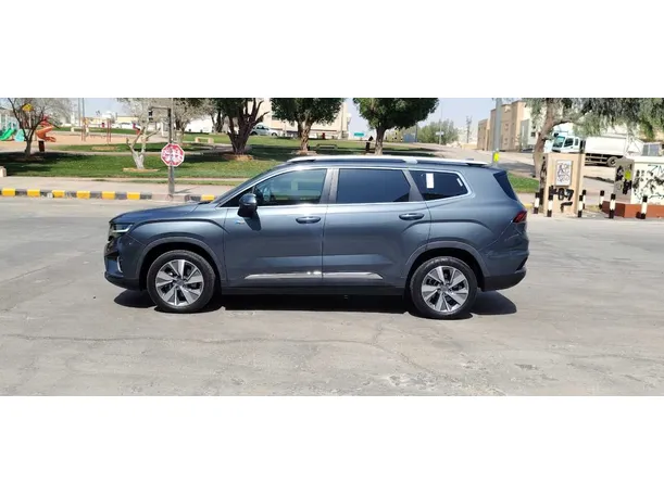 Car image 8
