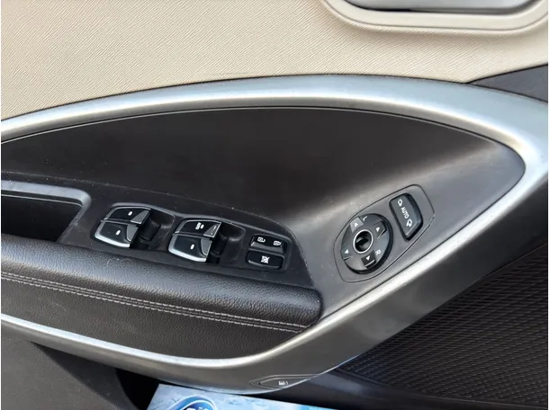 Car image 27