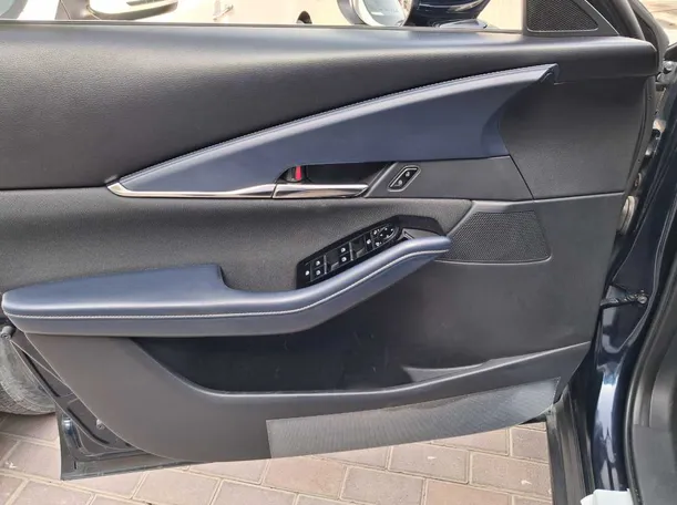 Car image 10