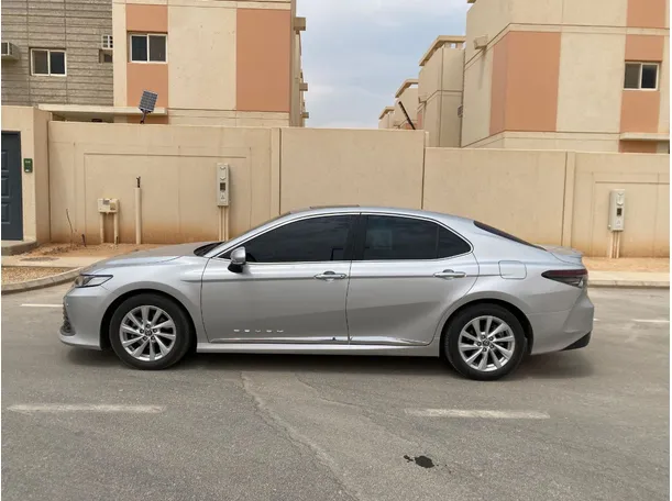 Car image 8