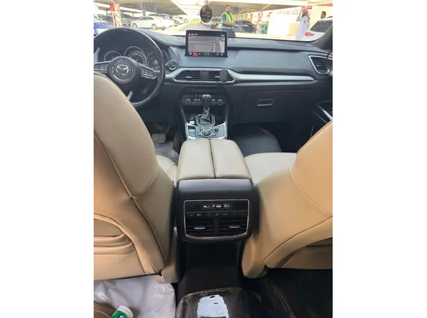 Car image 19