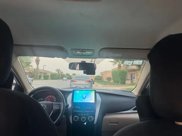 Car image 14
