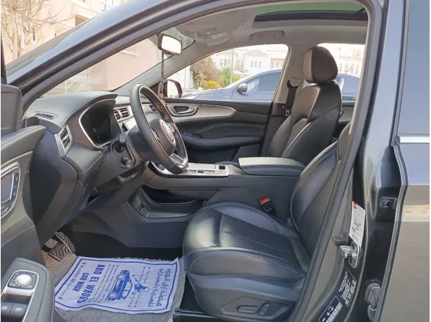 Car image 12