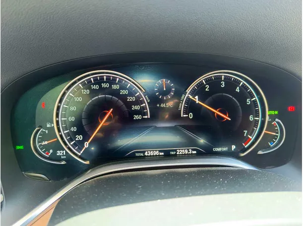 Car image 30