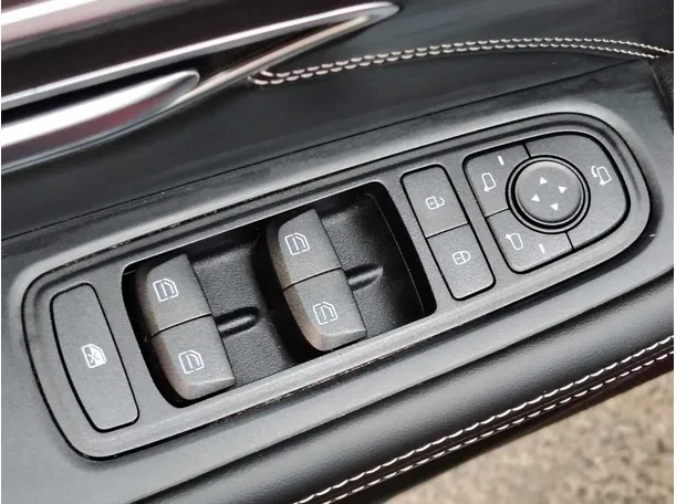 Car image 34