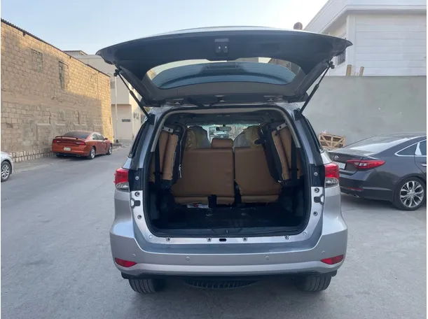 Car image 20