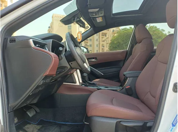 Car image 12