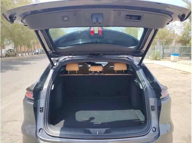 Car image 24