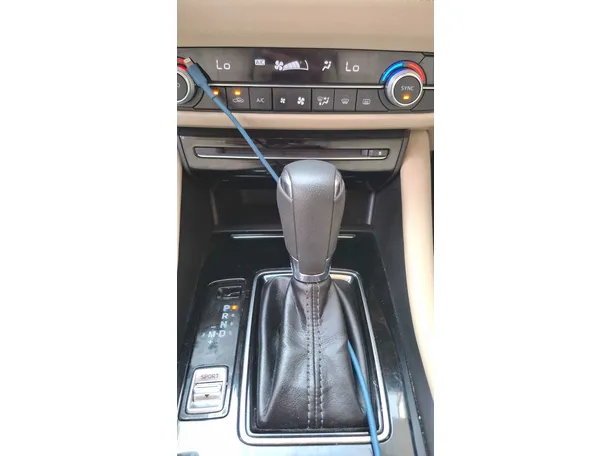 Car image 17