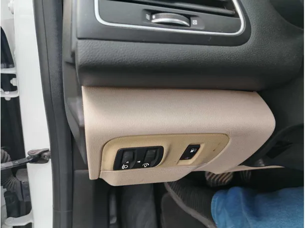 Car image 34