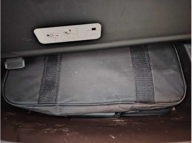 Car image 35