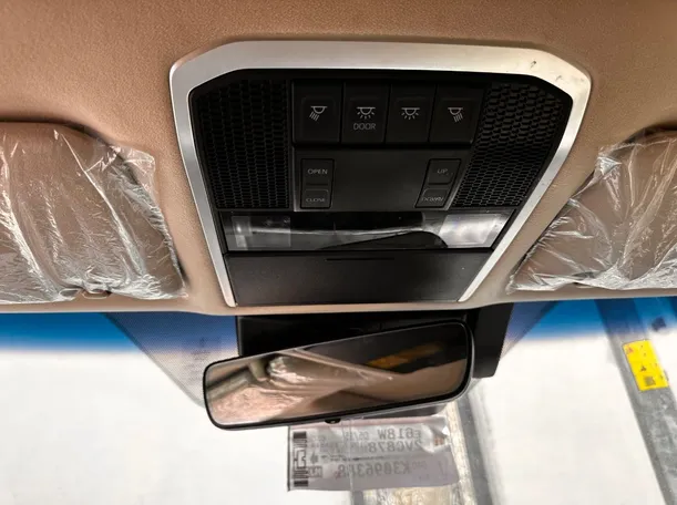 Car image 26