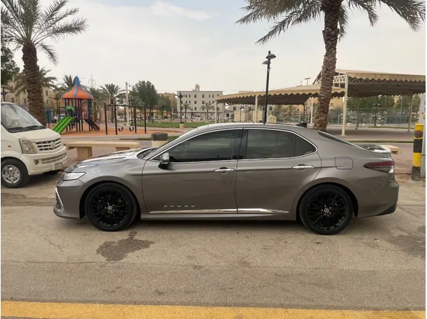 Car image 8