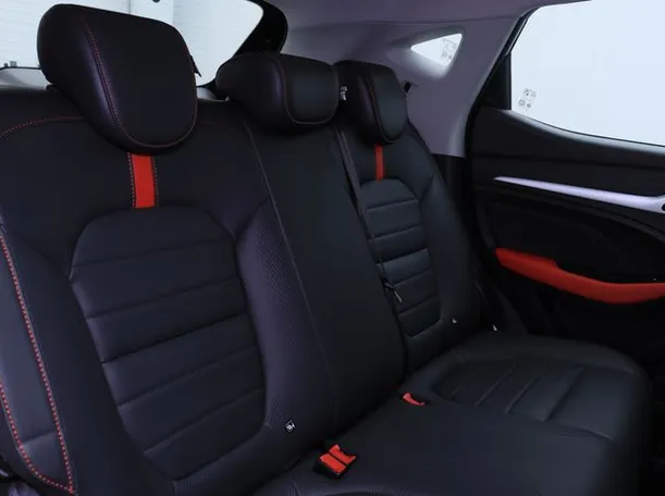 Car image 9