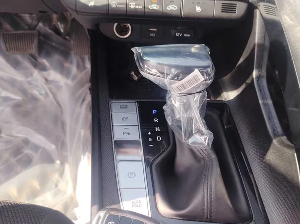 Car image 17