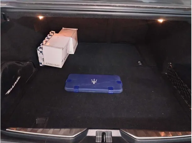 Car image 29