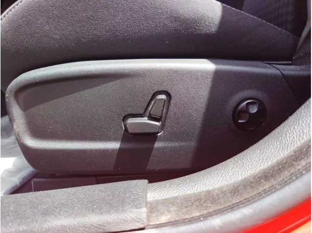 Car image 29