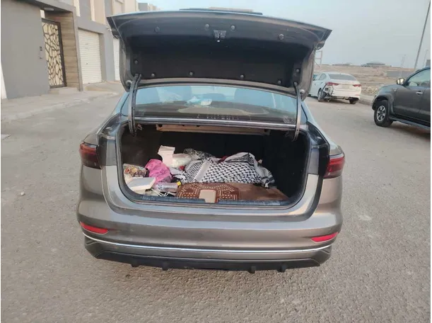 Car image 28