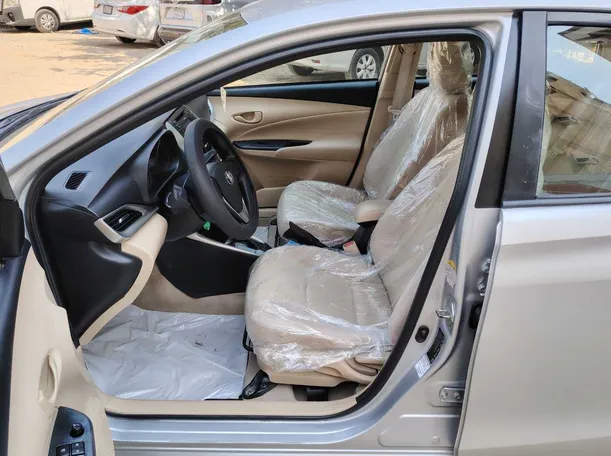 Car image 11