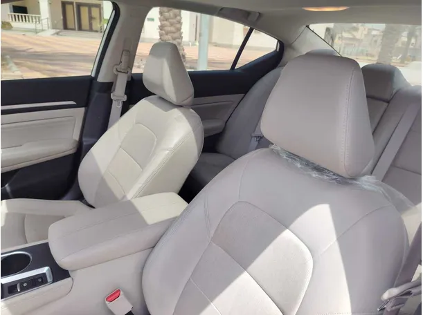 Car image 16