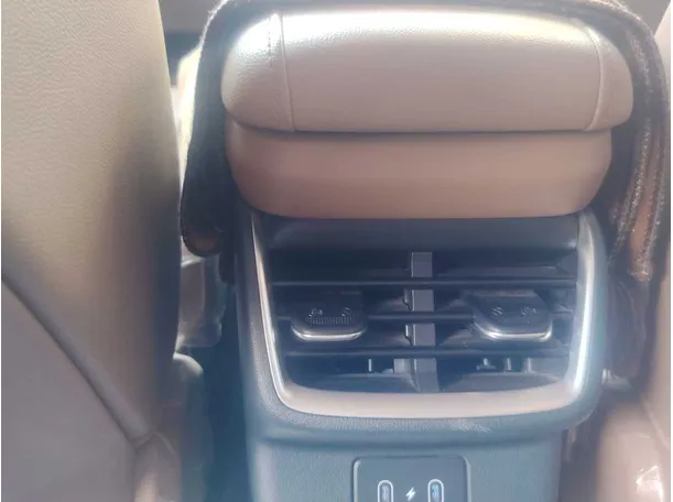 Car image 29