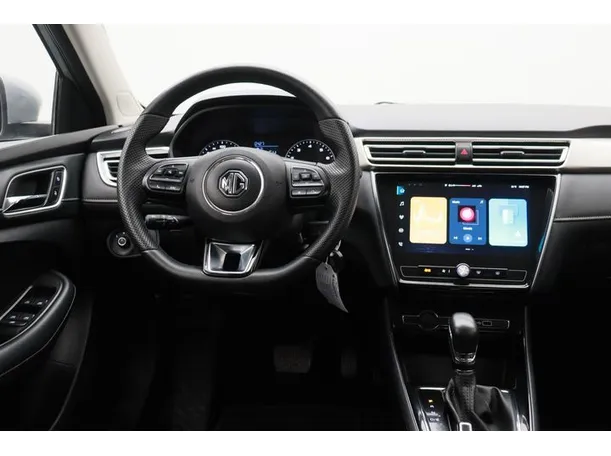 Car image 15