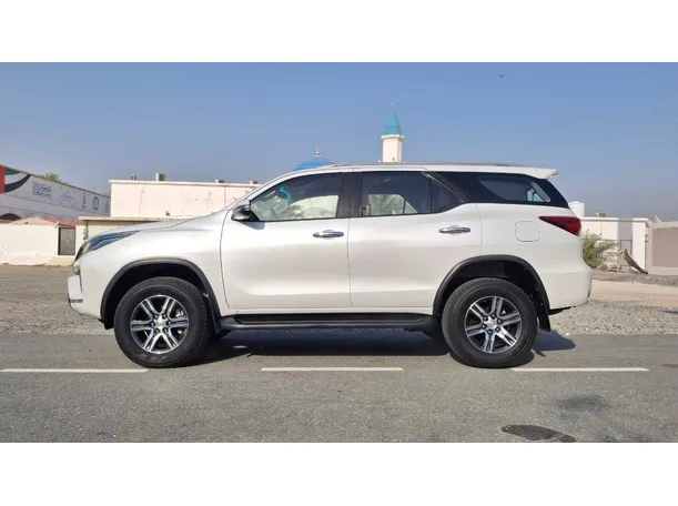 Car image 8