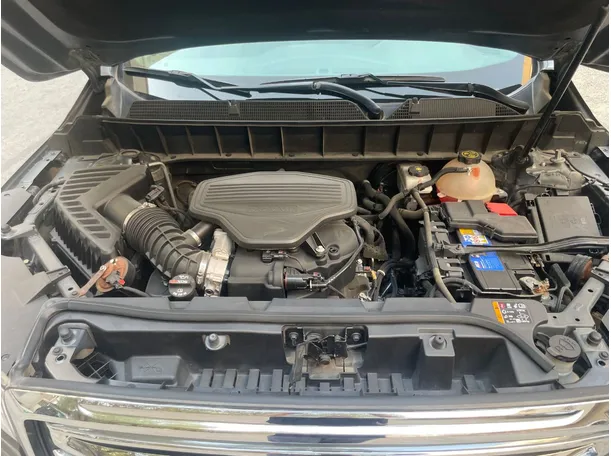 Car image 25