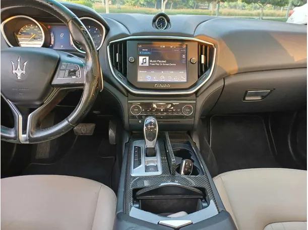 Car image 16