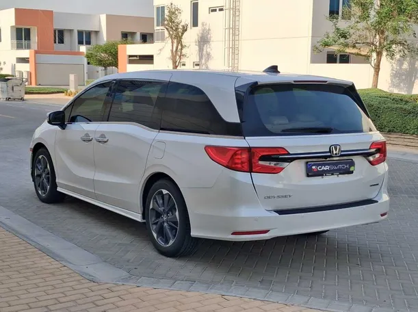 Car image 5