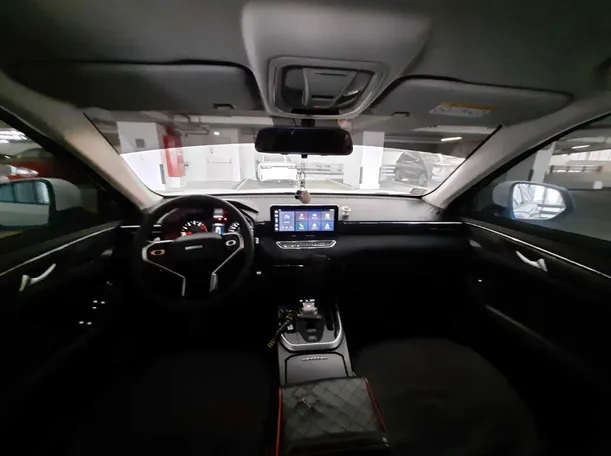 Car image 14