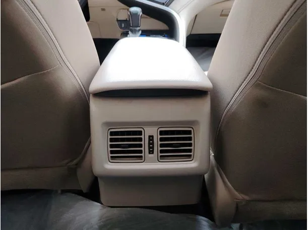 Car image 24